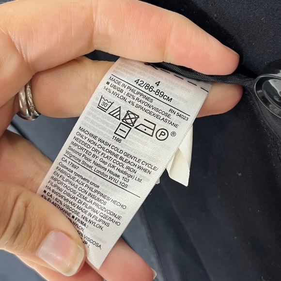 Banana Republic Everywhere Black Ponte Blazer Sz 4 - Picture 14 of 16